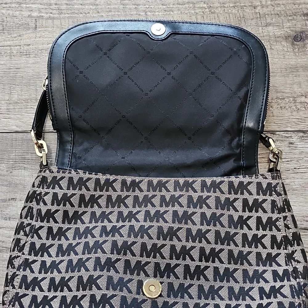 Michael Kors Bedford Flap Crossbody Signature khaki black Bag